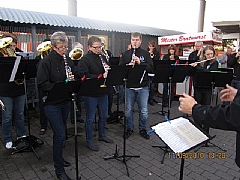  Utekonsert i lag med eit korps frå området